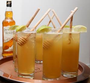 Dewar's Honey Apple Highball. Image courtesy Dewar's.