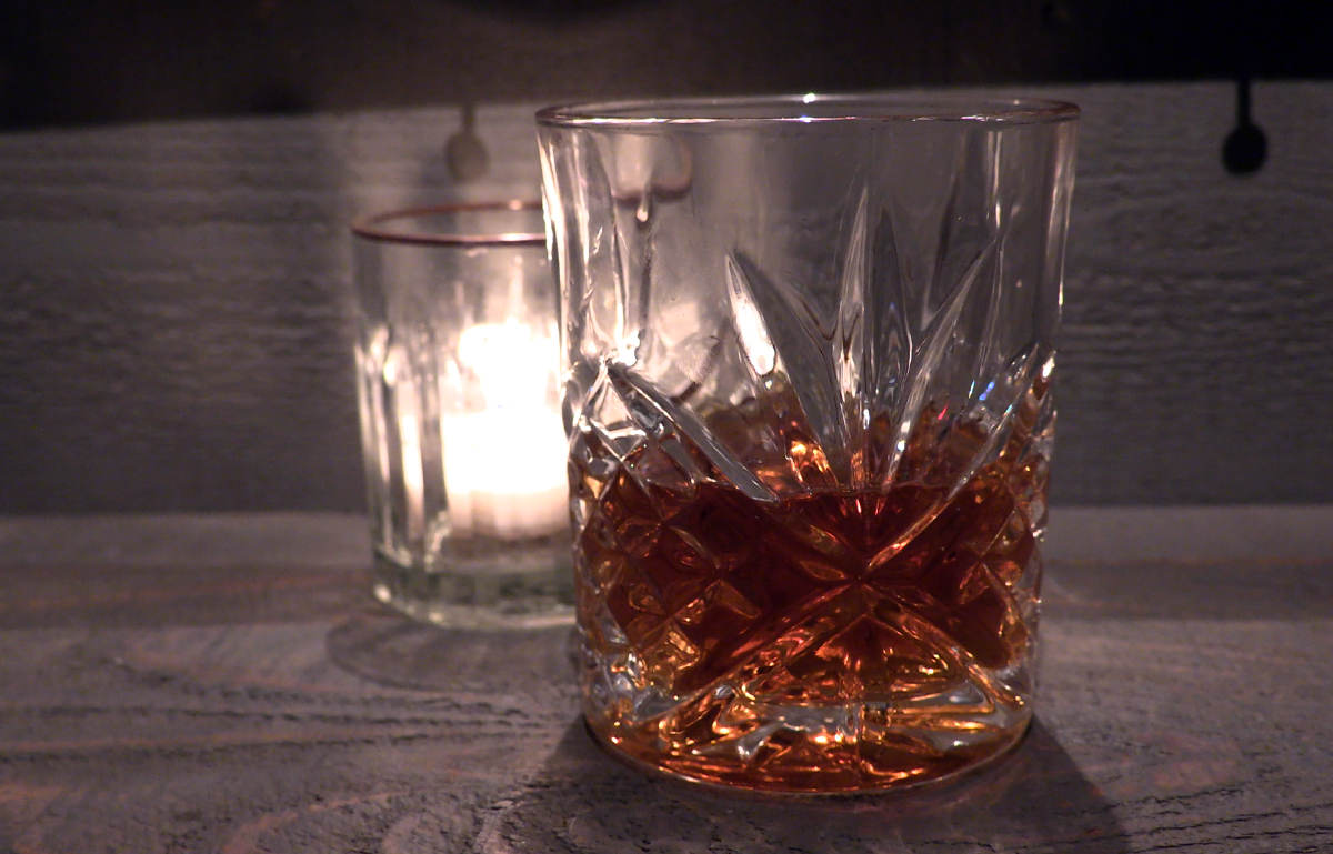 A glass of whisky on a bar. Photo ©2020, Mark Gillespie/CaskStrength Media.